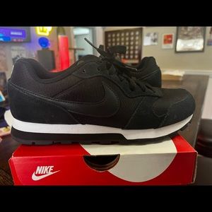 Women Nike MD Runner 2